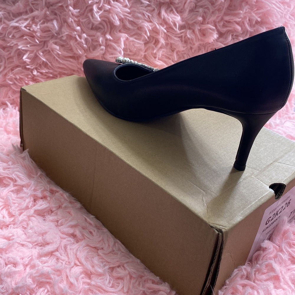 Heels - Picture 3 of 5